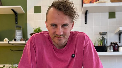 Рахуйте не калорії: Клопотенко показав, як готувати пампушки з яблуками