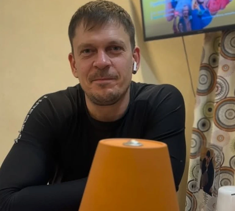 Підніме температуру на 4 градуси: актор Ісаєнко показав, як змайструвати мініобігрівач з глиняних горщиків