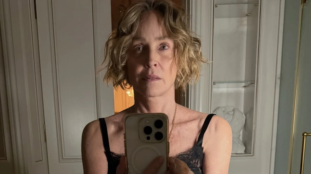 Знаменитий ляпас: 67-річна Шерон Стоун здивувала інтенсивним масажем обличчя. Відео