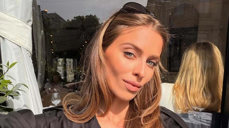 Онука Ротару в брендових луках назнімала стильного контенту в улюбленому Парижі