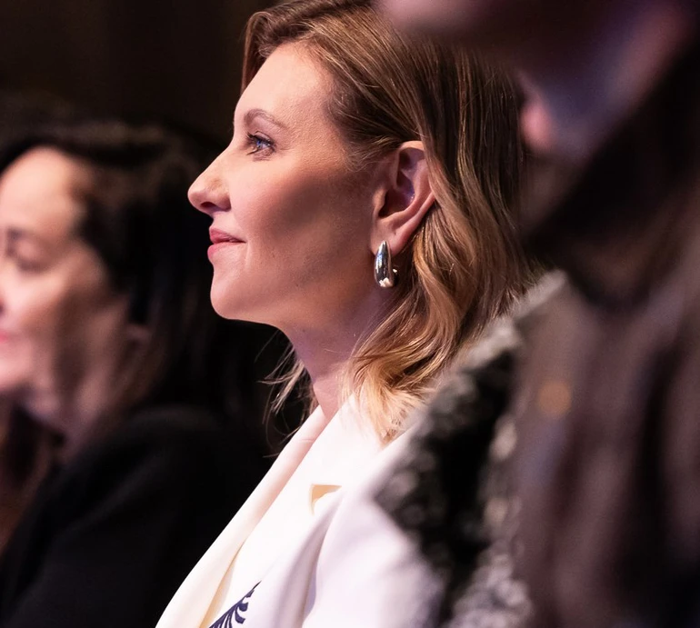 Зеленська на міжнародному форумі повторила свій попередній лук із принтом від українського бренду. Фото