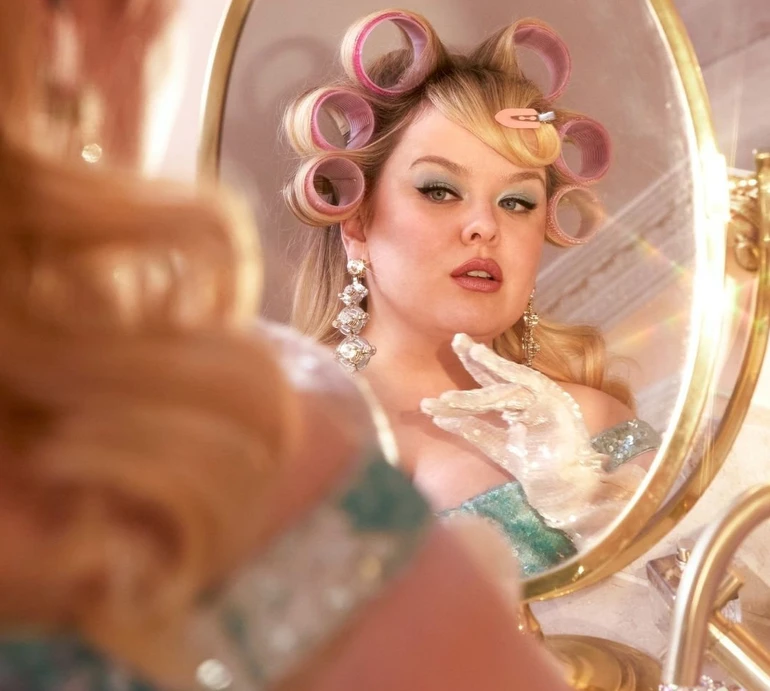 Є сцена, де я дуже гола: зірка Бріджертонів Кохлан про пікантне у серіалі та відповідь бодішеймерам