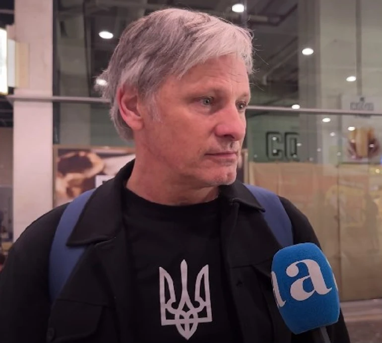 Зірка Володаря перснів Мортенсен засвітився у футболці з тризубом. Відео