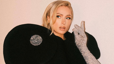 Величезні перли, спіднє та офісне міні: Хілтон у незвичних для себе луках ефектно попозувала для глянцю. Фото