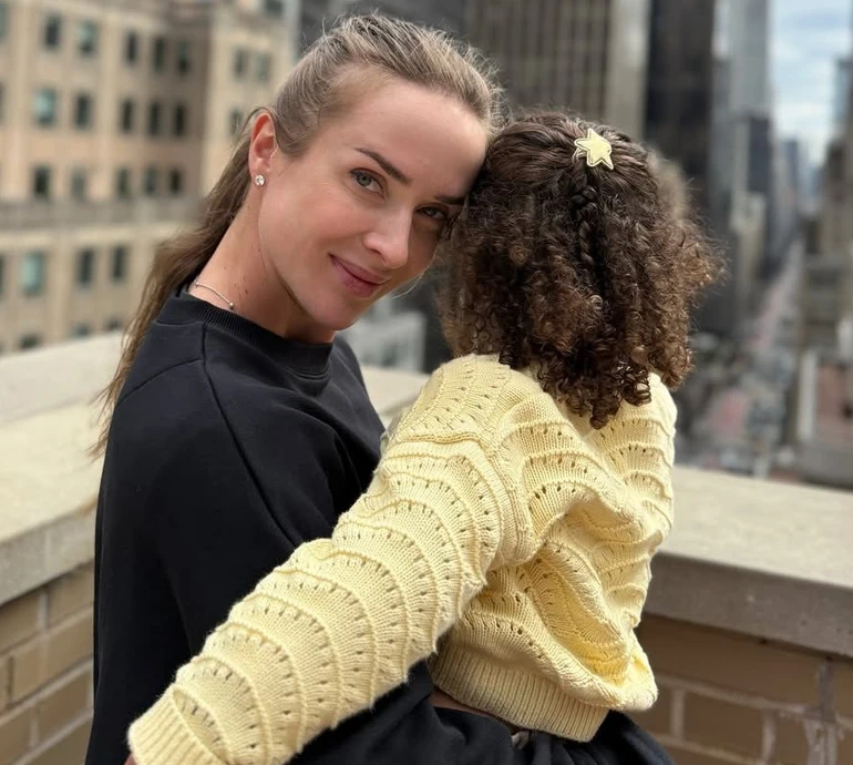 Моя бариста: Світоліна замилувала новим фото майже 3-річної доньки