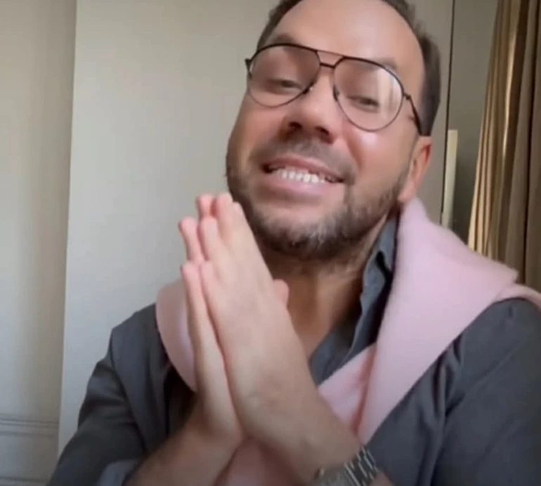 Об'ємне екохутро та червоні акценти: Андре Тан назвав топ речей на зиму. Фото