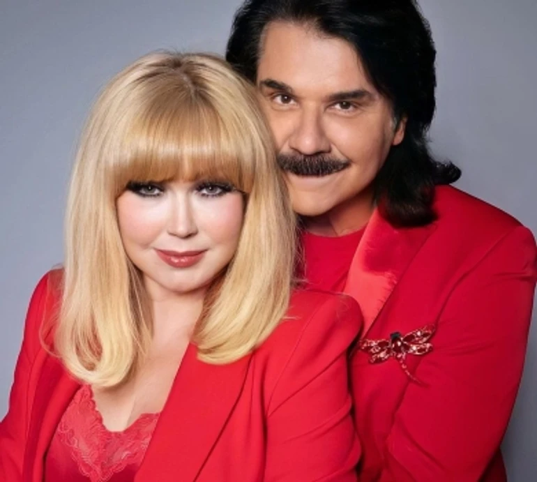 Капітан моєї душі: Зібров привітав кохану з днем народження квітами, кульками та чуттєвою класикою