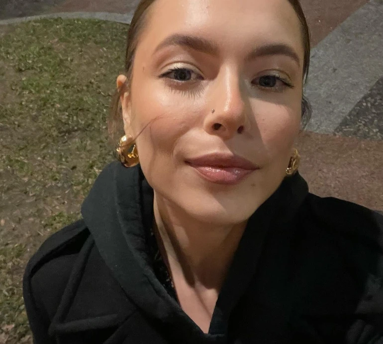 Кравець привітала свою пташечку з 21-річчям та показалася з нею в дитинстві. Фото