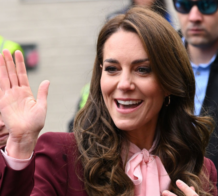 Міддлтон у брючному бургунді обійняла особливу гостю Букінгемського палацу. Фото