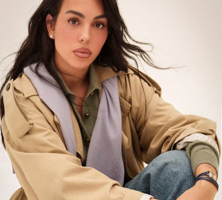 Наречена Роналду в трусиках і пальті знялася для глянцю та розповіла, як змінюються їхні стосунки. Фото