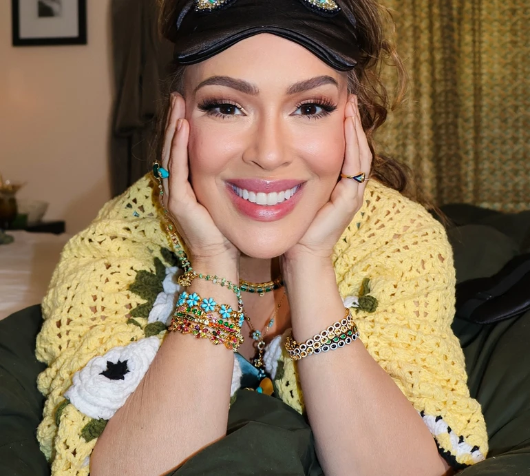 Це 53: Мілано показалася без макіяжу і зізналась, які процедури робить