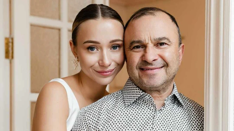 Найкращий: як Віктор Павлік із ліхтариком на лобі для сім'ї вечерю готував