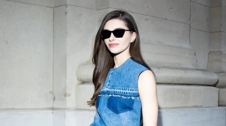 Остапчук у джинсовому луці від Літковської наробила фото на її показі в Парижі