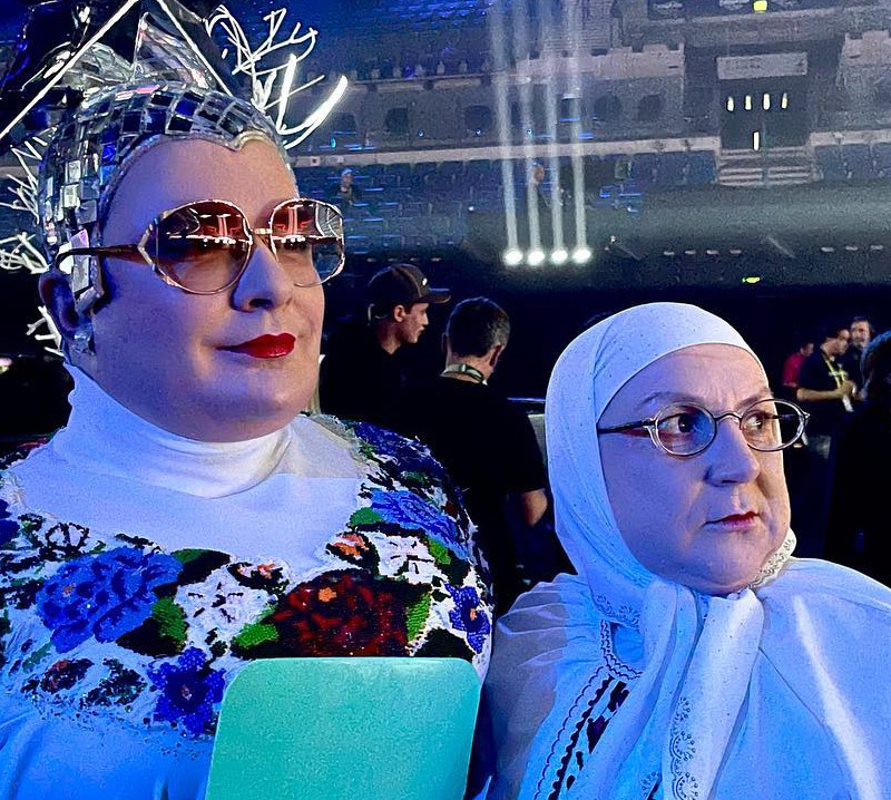 Виносили на руках: мама Сердючки збентежила охоронців на концерті в Торонто. ВІДЕО