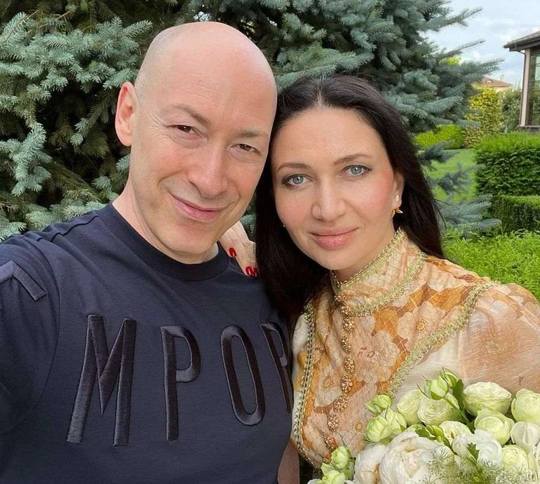 Гордон заселфився з іменинницею Бацман на тлі ялинки та схвалив її вибір коханого