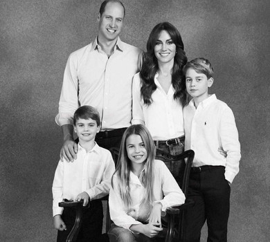 Верніть Луї пальця: на святковому фото принца і принцеси Вельських із дітьми зауважили невдалий фотошоп