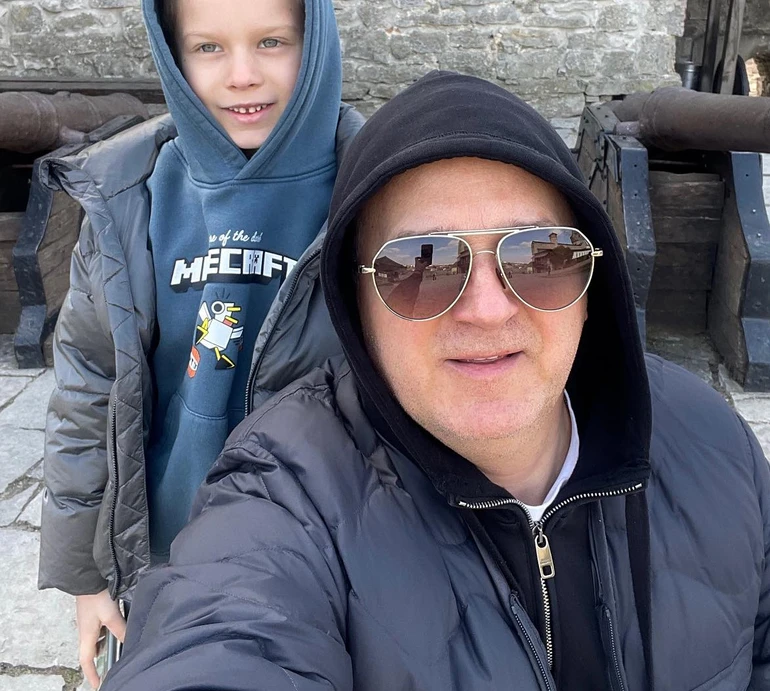 Підняли кілька чоловічих тем: Горбунов з 7-річним сином показався у спільному відрядженні. Фото