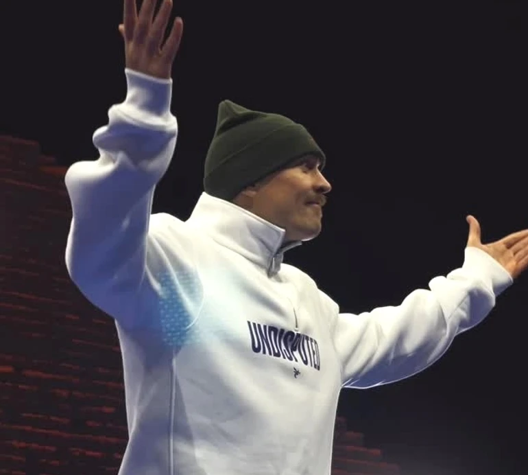 Усик під спів Пивоварова провів ефектне відкрите тренування перед боєм із Ф'юрі. Відео