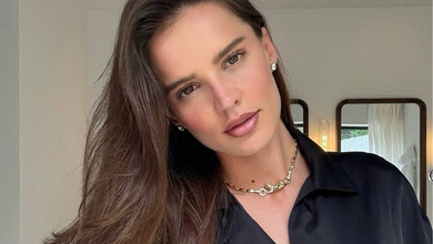 Андрес у пожмаканому бікіні заселфила засмаглі принади на відпочинку в Італії