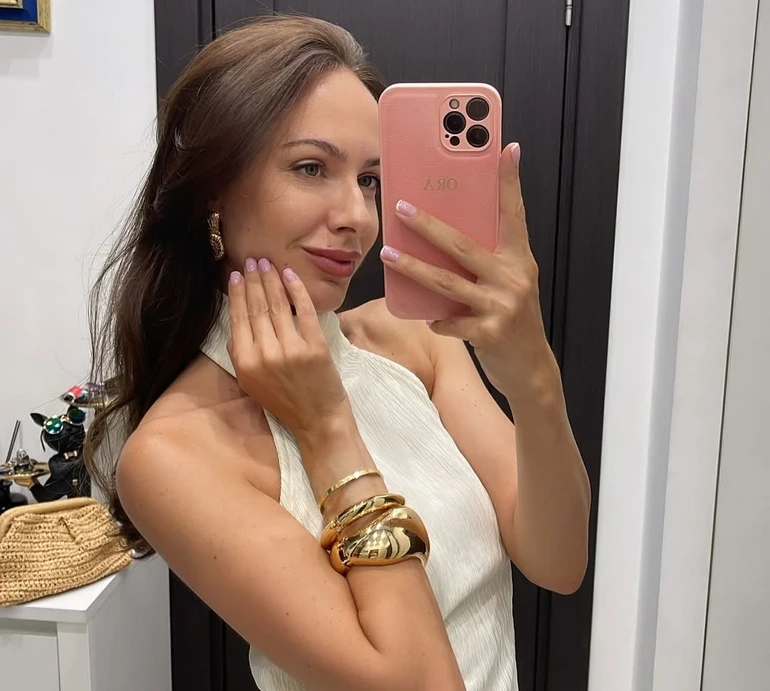 Нас усіх разом - 8!: Горняк у купальнику засвітилася з братами і сестрами на рідкісному фото