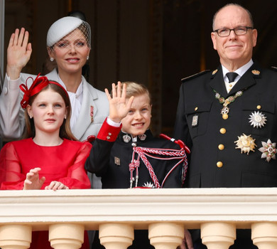 Жак у військовій формі та яскрава Габріела: 10-річні діти князя Монако з'явилися на урочистому заході