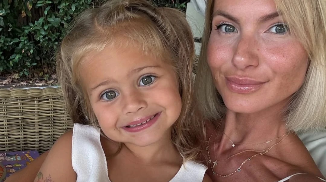 Маленька, але така сильна: Юрушева замилувала привітаннями дочки з 4-річчям та їхніми розвагами в Діснейленді