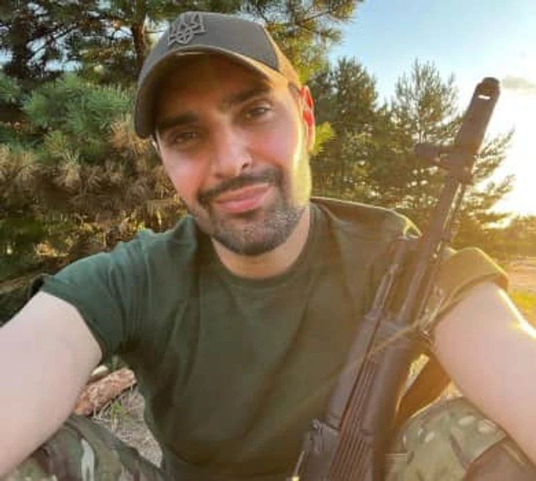 Усе по райдеру: співак та захисник України Козловський показався у бліндажі