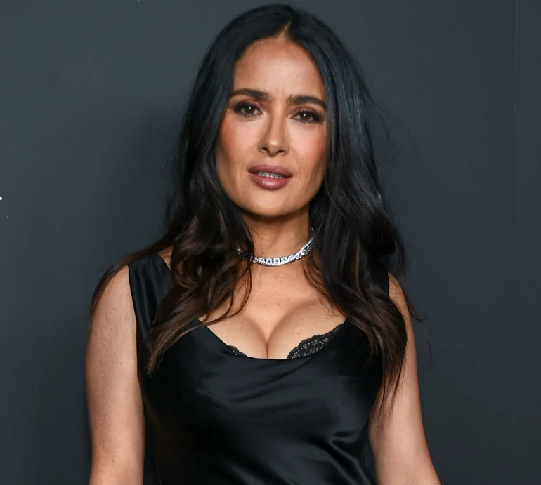 Сальма Хаєк у сексі-комбінації, Зої Кравіц у напівпрозорій сукні та Шерон Стоун у шкірі покрасувалися на вечірці у Лос-Анджелесі