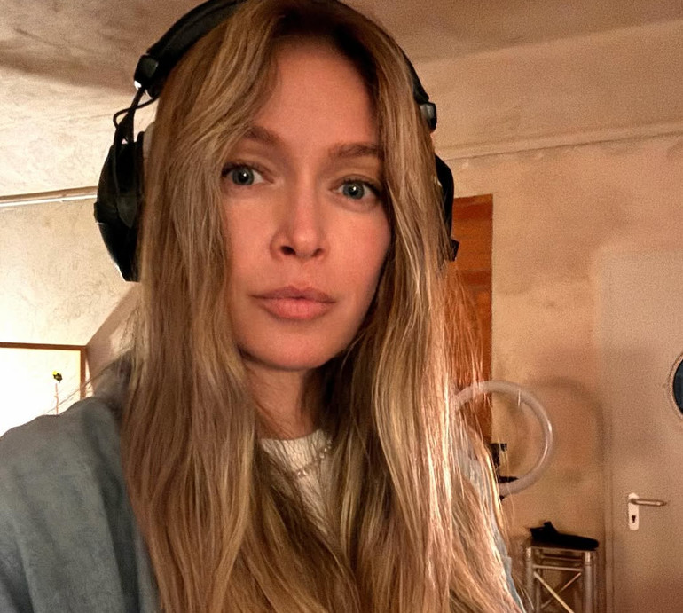 Брежнєва з нагоди 16-річчя доньки зняла з нею вірусне відео на відомий хіт