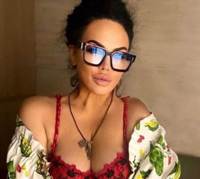 Байрак нагадала про себе фотографіями з Пітера та притулилася до російського актора-путініста