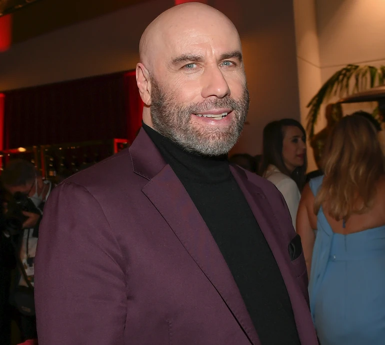 Траволта із дорослою дочкою та 13-річним сином замилували зимовим знімком