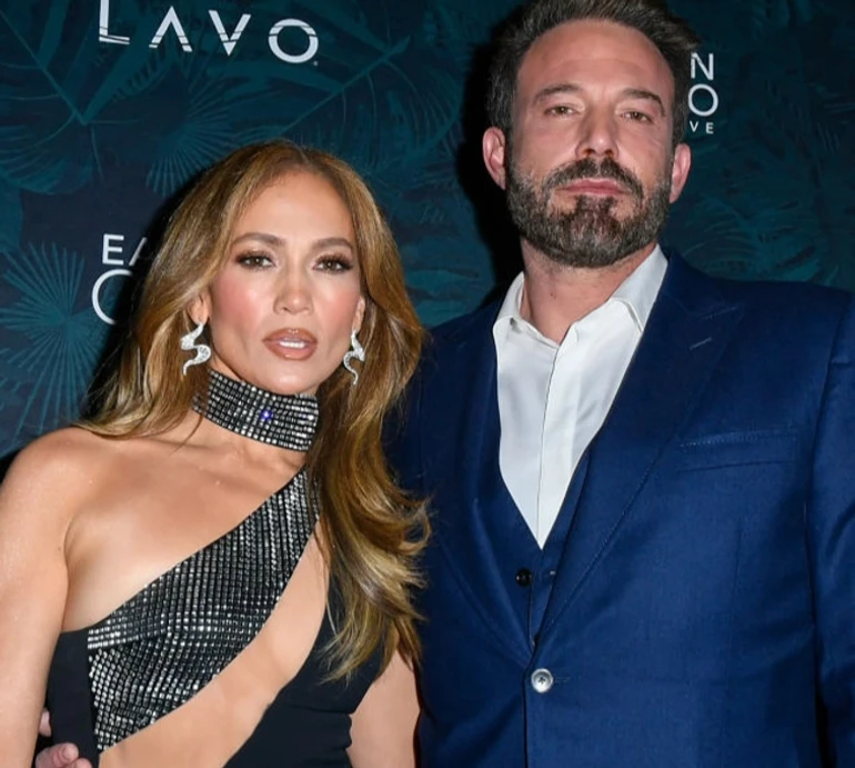 Не втримався: Аффлек помацав Лопес за дупцю на прогулянці у Нью-Йорку. Фото