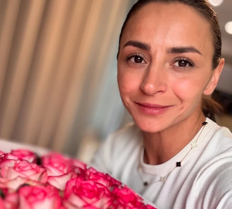 Раніше б послала на**й: Гвоздьова публічно відповіла підписниці, яка розкритикувала її недоглянуте лице