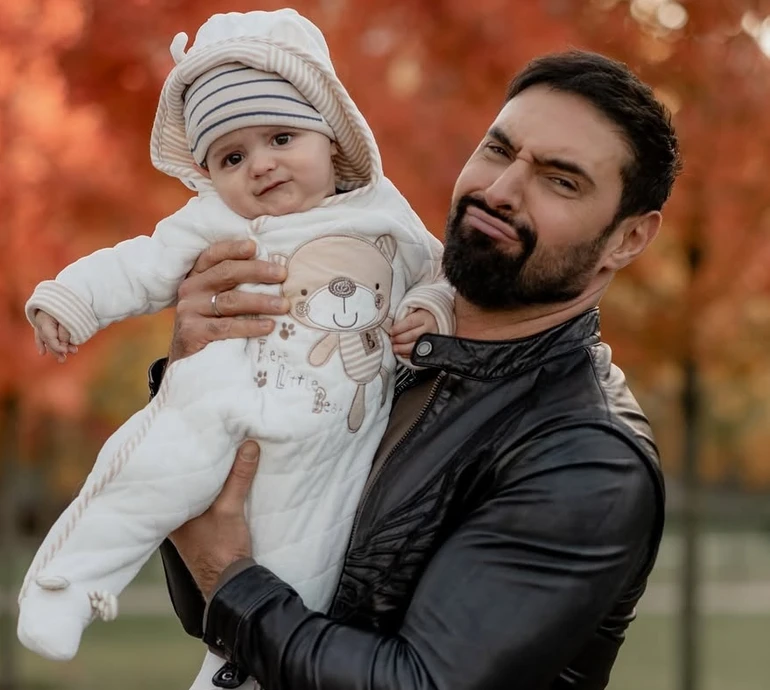 Юний фанат Пінаколади: дружина Козловського показала 1-річного синочка на татовому саундчеку. Відео