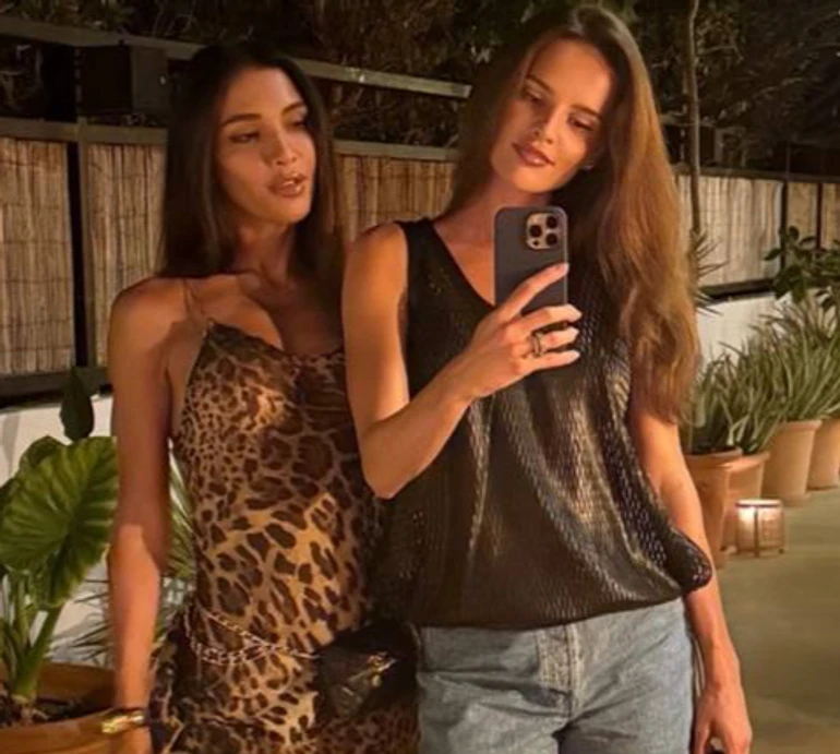 Дімопулос і Андрес показали стильний вечір і спортивний ранок на Ібіці