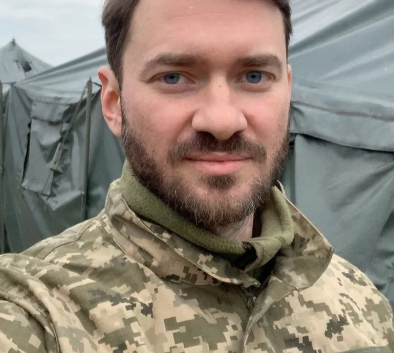 Хореограф-воїн Дікусар висловився про Влада Яму, який чкурнув до США, і звернувся до тих, хто під час війни гуляє весілля за мільйони