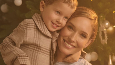 Любимо цей ранок: Осадча з чоловіком та двома синами показалися під ялинкою з купою подарунків на Миколая