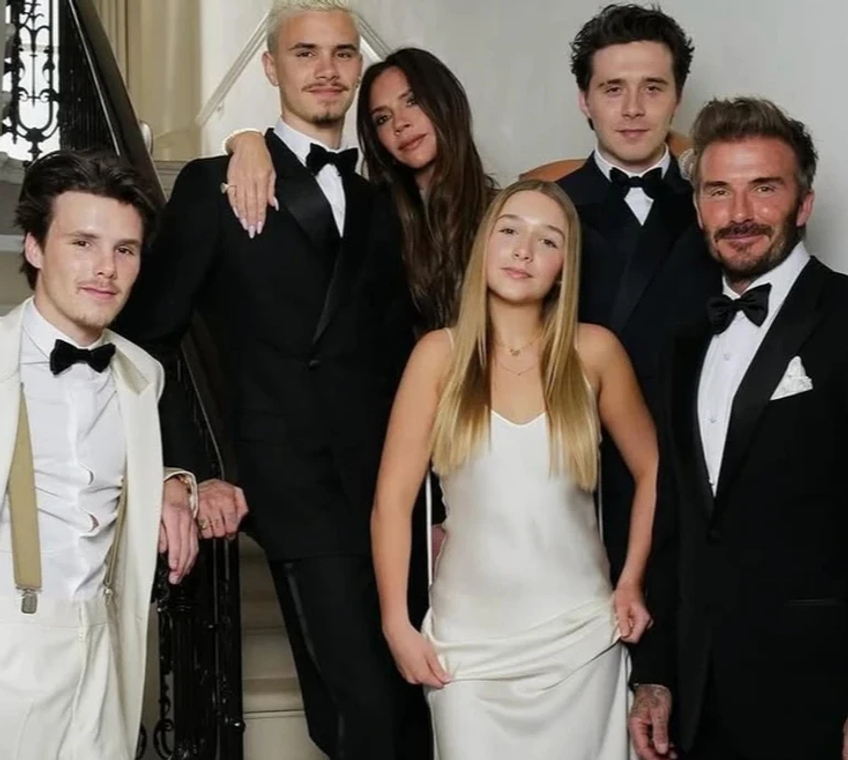 Прокинулися заблокованими: молодший син Бекхемів пояснив, що відбувається у соцмережах між його батьками та старшим братом