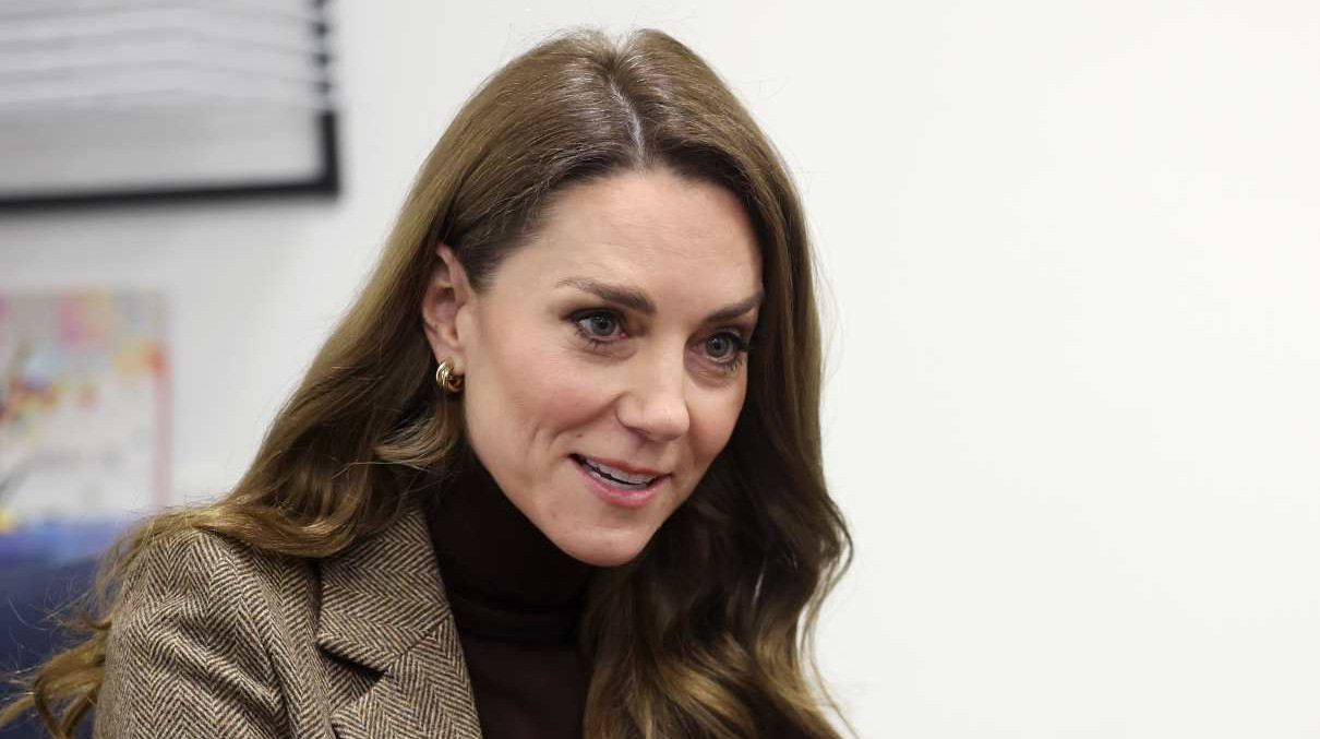 Шоколад і карамель: Міддлтон вигуляла кежуал у теплих затишних барвах