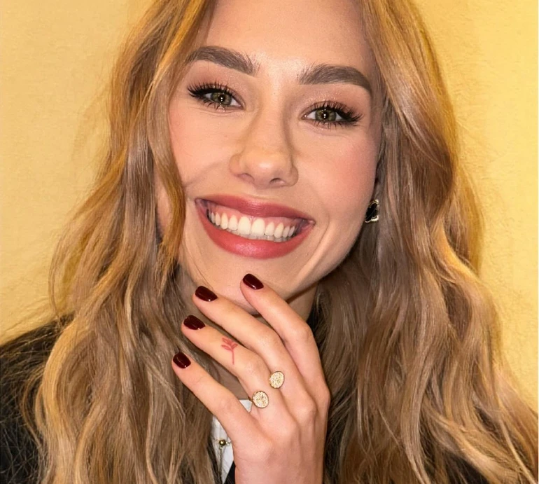 Тупо залипаю:  Квіткова розповіла, кого лайкає, з ким збирається на каву та як лагідно називає Лачена