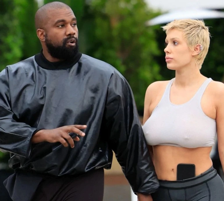 Дружина Каньє Веста сумно вигуляла голий гіпюровий лук. Фото