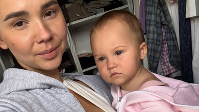 Тата залишили вдома: Татарінцева у бікіні та з дочкою на руках показалася на відпочинку в Туреччині. Фото