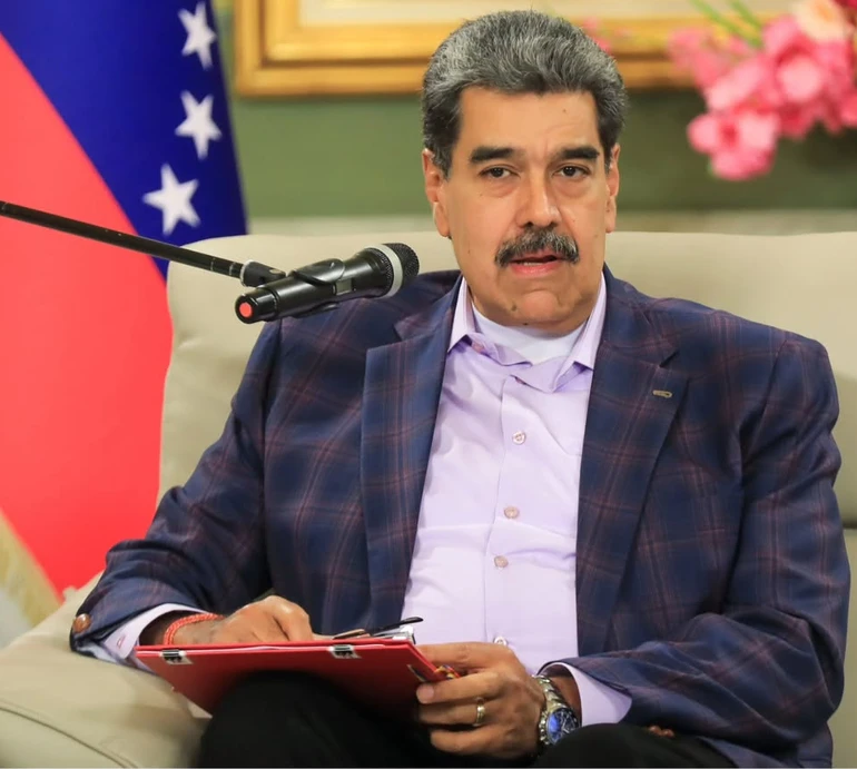 Лідер Венесуели Мадуро на мітингу станцював під гасло Ні війні, так миру: реакція мережі