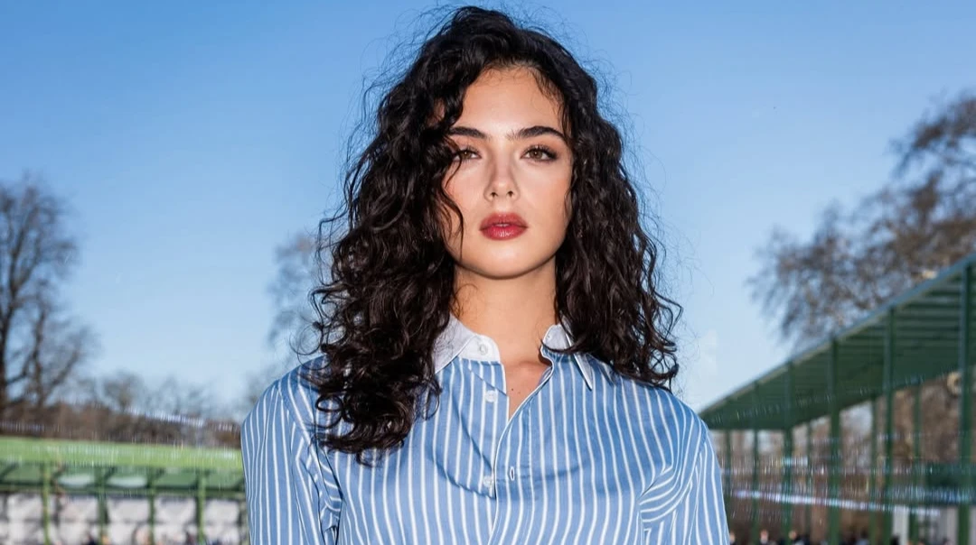 Дочка Йовович із декольте, елегантна Дева Кассель та Віллоу Сміт з голим животом покрасувалися на моді в Парижі. Фото