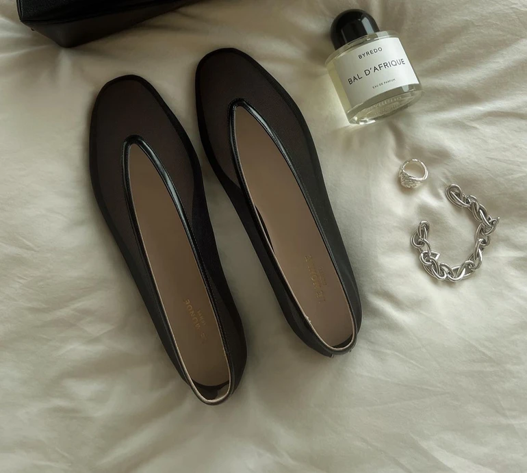 Від в'єтнамок та балеток до босоніжок із шкарпетками: яке літнє взуття буде у тренді 2024 року