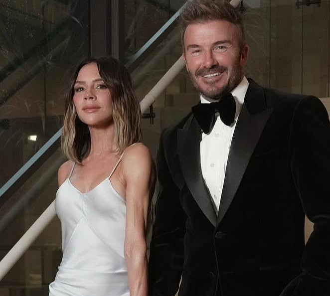 Молодші сини Бекхема з обраницями, мамою та сестрою розважилися на батьковій вечірці. Фото