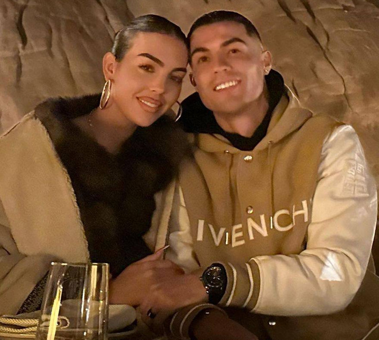 Її сонце і зорі: Родрігес у місті-оазі показала романтику з Роналду