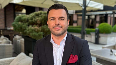 Мій всесвіт: Решетнік привітав дружину з 35-річчям, а вона станцювала з тортом. Відео