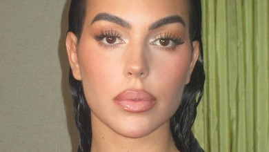 Наречена Роналду у білому ромпері виставила соковиті сідниці та показала селфі з коханим. Фото