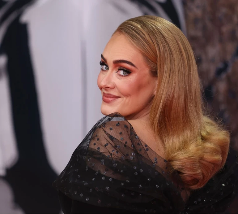 Погода для червоного вина: Адель після 4-місячної паузи оголосила про повернення до алкоголю